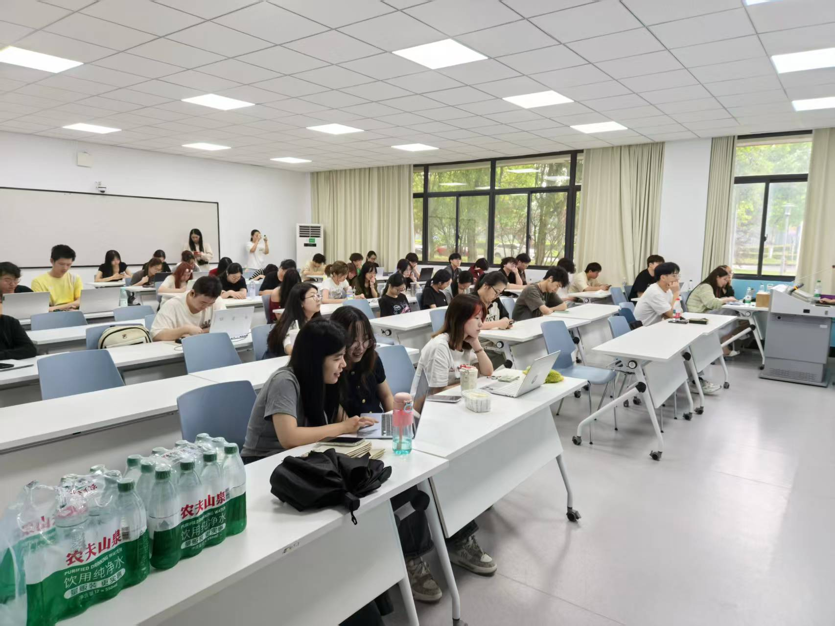 AI 赋能青春—艾连控AI 产品走进安徽理工大学